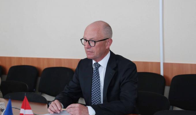 Сьогодні – час собі нагадати, що є європейська безпека, – Надзвичайний та Повноважний Посол Королівства Данії відвідав КПВВ «Золоте»