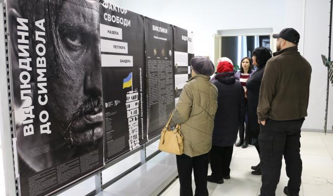 Жителі Лисичанська відвідали виставку «Фактор свободи»