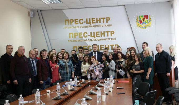 Сергій Філь вручив ключі від квартир дітям-сиротам