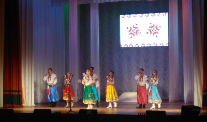 Ансамбль пісні і танцю "Радани" привітав військовослужбовців з Днем Збройних Сил України