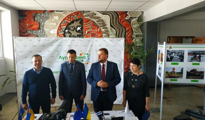 Cвяткове спецпогашення знаків поштової оплати та виставка філателістичної продукції