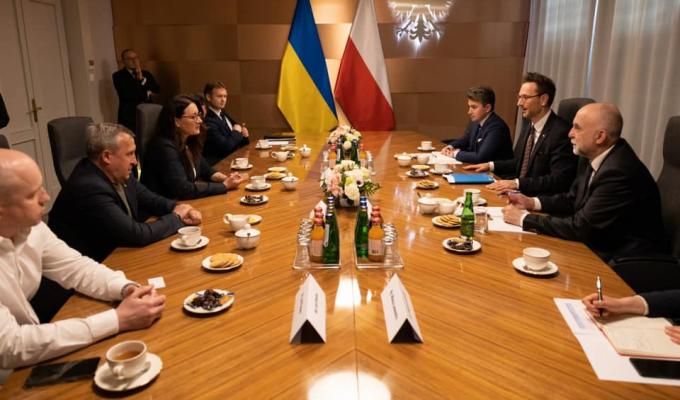 Польща допоможе Україні здешевити страхування для перевізників пального – Свириденко