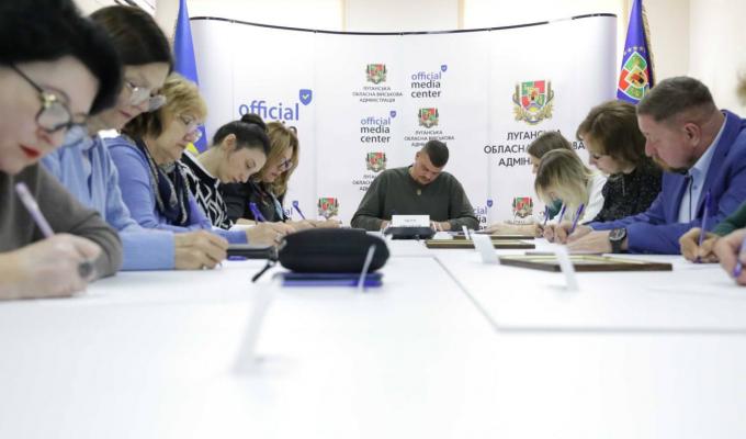 Луганчани у Дніпрі та інших регіонах країни взяли участь у написанні радіодиктанту національної єдності