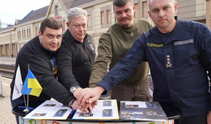 "Залізні люди" - на платформі Покровської залізниці відбулося спецпогашення марки, присвяченої залізничникам
