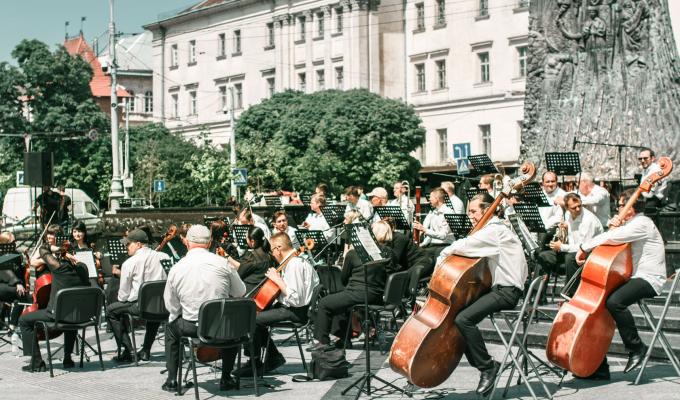 Переселенці з Луганщини зустрілись у Львові на день народження рідної області