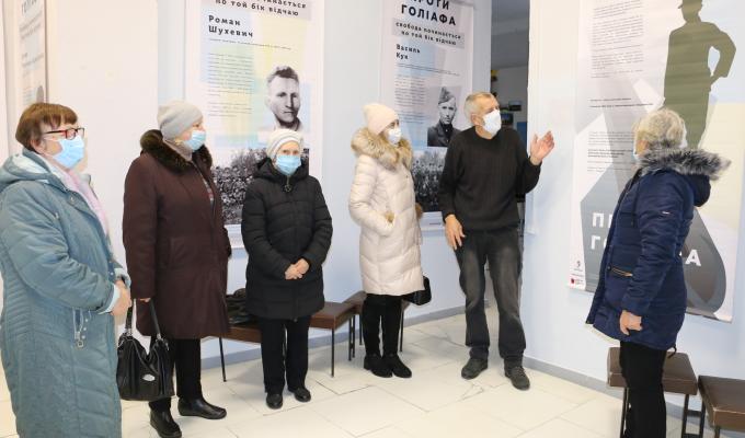 У Лисичанську відкрито виставку «Проти Голіафа»