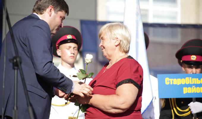 Пишаємося: на Луганщині двоє жінок отримали почесне звання України  «Мати-героїня»