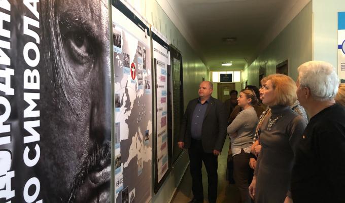 На Міловщині презентували пересувну банерну виставку «Фактор свободи»