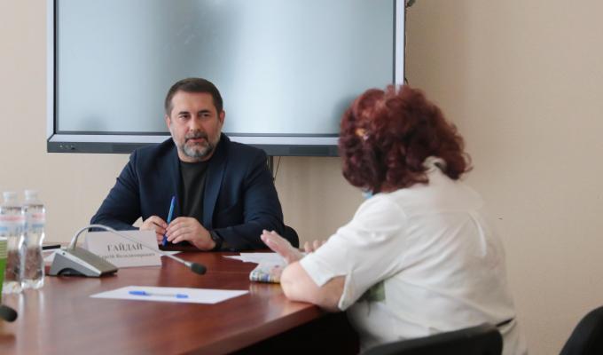 Луганщина додатково отримала майже 100 мільйонів на ремонт місцевих доріг, очікуємо ще 150, – Сергій Гайдай під час прийому громадян