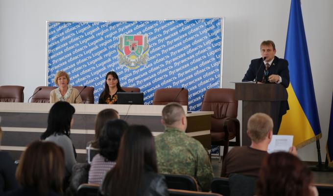Ґендерне бюджетування та оцінку вразливості жінок і чоловіків в умовах децентралізації обговорили члени Луганської обласної Координаційної ради з питань сім'ї, ґендерної рівності, демографічного розвитку та протидії торгівлі людьми