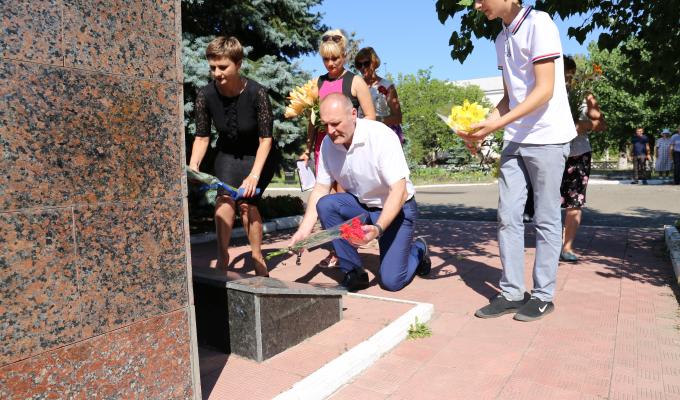 У прифронтовому Щасті вшанували жертв війни в Україні