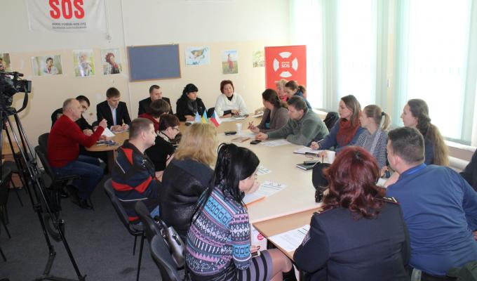 На Луганщині проведено засідання «круглого столу» та тренінг щодо захисту дітей, постраждалих від сексуального насильства