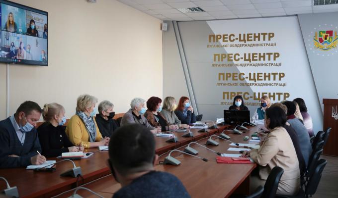 Розглянуто стан реорганізації архівних відділів райдержадміністрацій після впровадження адміністративно-територіальної реформи 