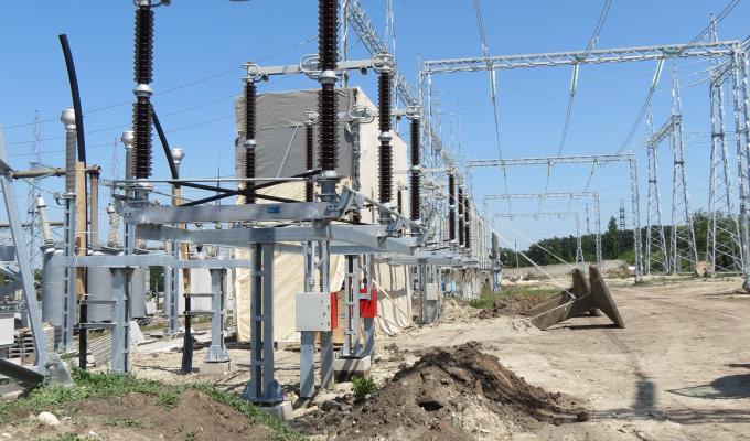 Тривають роботи по відновленню надійного енергопостачання регіону