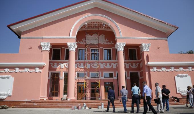 Уряд схвалив надання Луганському обласному академічному українському музично-драматичному театру та Львівській обласній філармонії статусу національного закладу