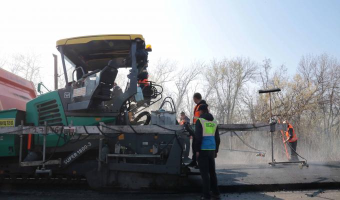 На Луганщині ремонтують дорогу між Старобільськом та Міловим