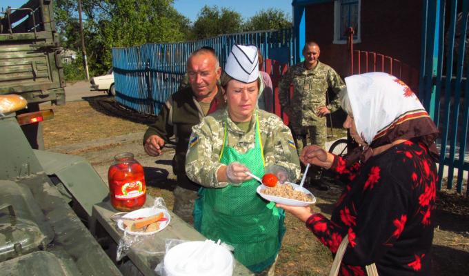 У Кримському військовослужбовці ОТУ «Північ» допомогли організувати заходи з нагоди дня селища