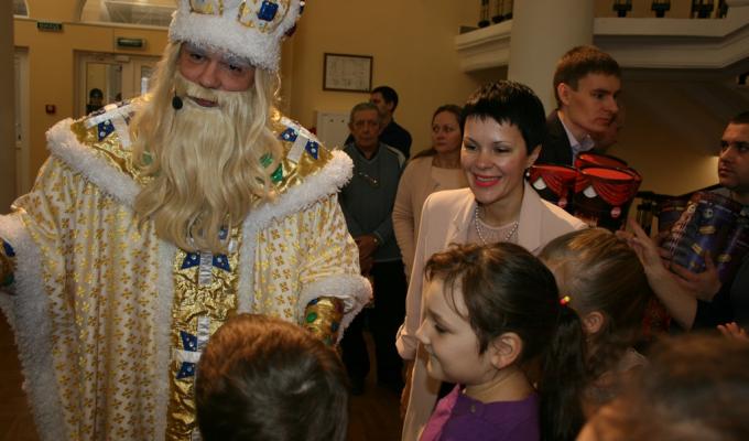 У Сєвєродонецьку зі Святим Миколаєм привітали дітей-сиріт та позбавлених батьківського піклування