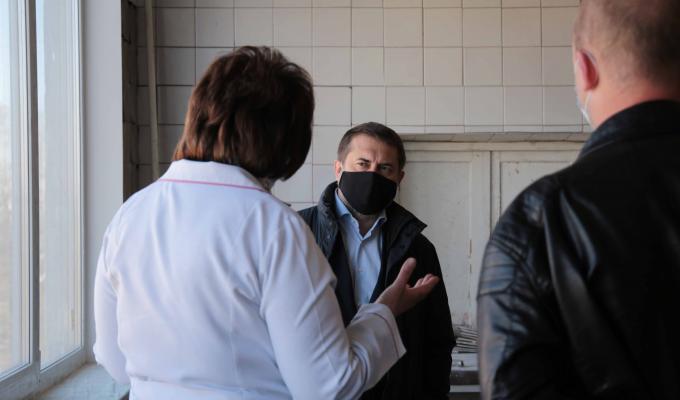 Зберегти  лікарню, повернути відділення ювенальної превенції до міста та вирішити питання із зарплатою шахтарів, - з такими проблемами звернулись до Сергія Гайдая мешканці Гірського та Золотого-4 