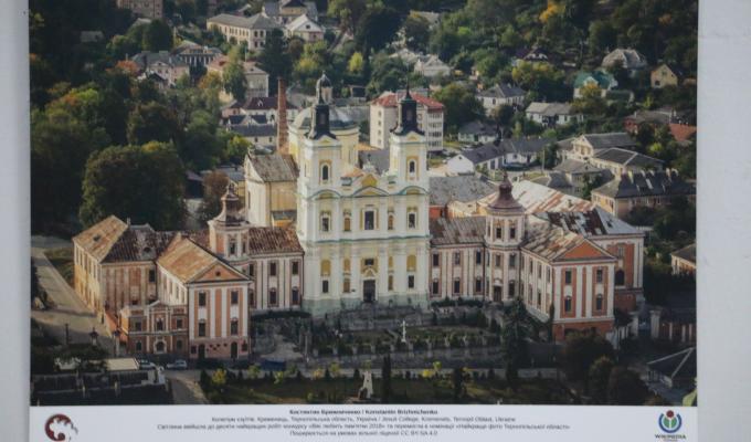 У Лисичанську відкрито виставку фоторобіт учасників конкурсу «Вікі любить пам’ятки. Україна»