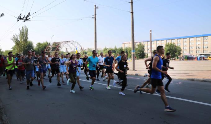 Герої живуть вічно, поки ми їх пам’ятаємо – Сергій Гайдай учасникам патріотичного забігу «Шаную воїнів, біжу за героїв України»