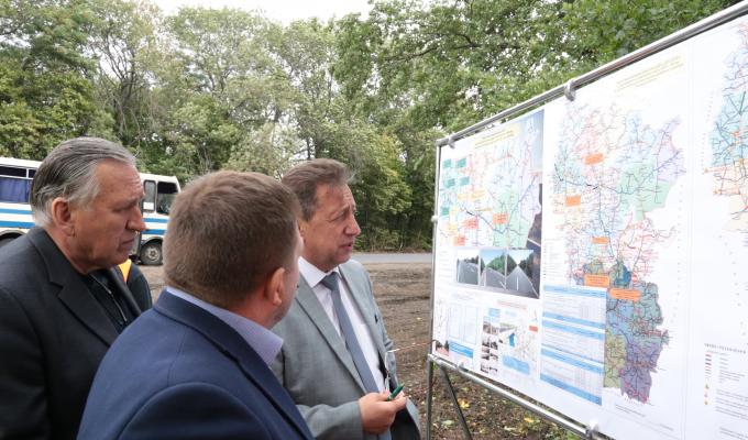 На Луганщині більше не будуть «закатувати мільйони в асфальт», – Віталій Комарницький особисто перевіряє стан доріг та якість ремонтних робіт