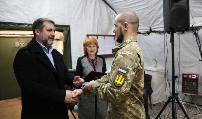 Сергій Гайдай вручив обласні відзнаки військовослужбовцям ОТУ «Північ» та 59-го військового госпіталю