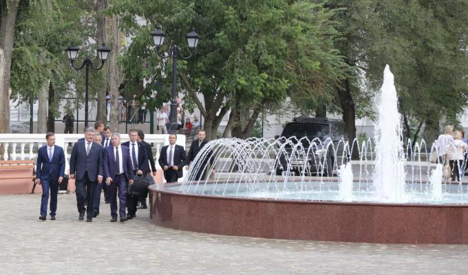 Президент України ознайомився з відремонтованою будівлею обласного театру у Сєвєродонецьку