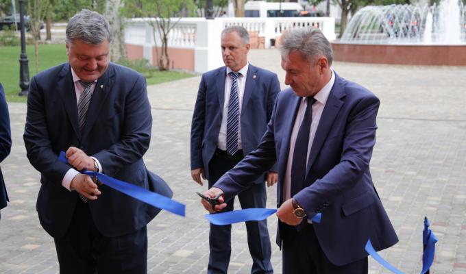 Президент України відкрив оновлену будівлю обласного театру у Сєвєродонецьку