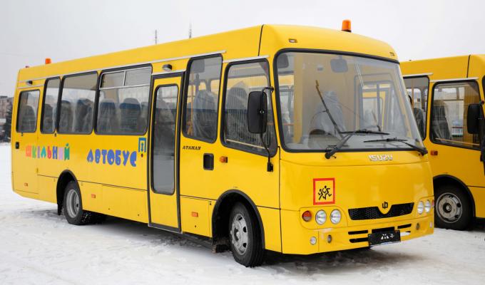 Для безпечного підвезення учнів до шкіл області потрібно визначитись з найкритичнішими дорогами. Почнемо ремонт з них, – Сергій Гайдай