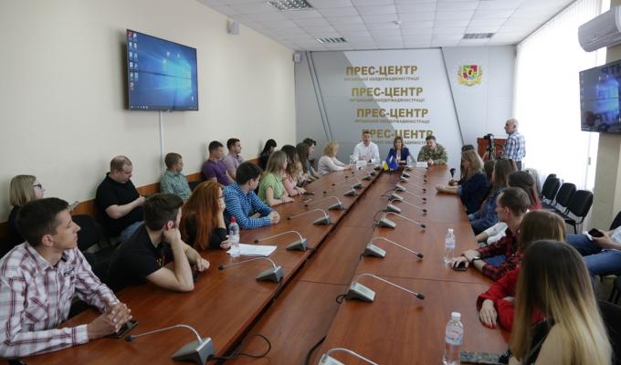 Студентська молодь Луганщини вивчає євроатлантичну інтеграцію