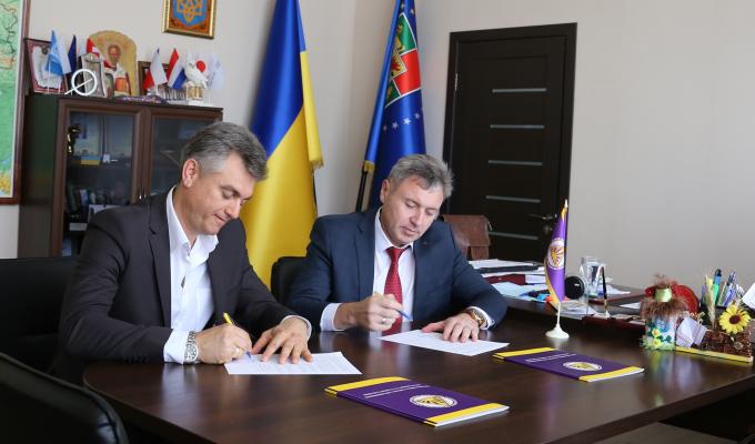 Підписано меморандум про співпрацю Луганської облдержадміністрації та Профспілки працівників державних установ України