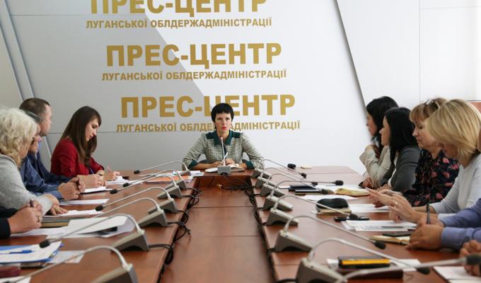 На Луганщині розглянули питання запобігання та протидії дискримінації жінок із вразливих соціальних груп