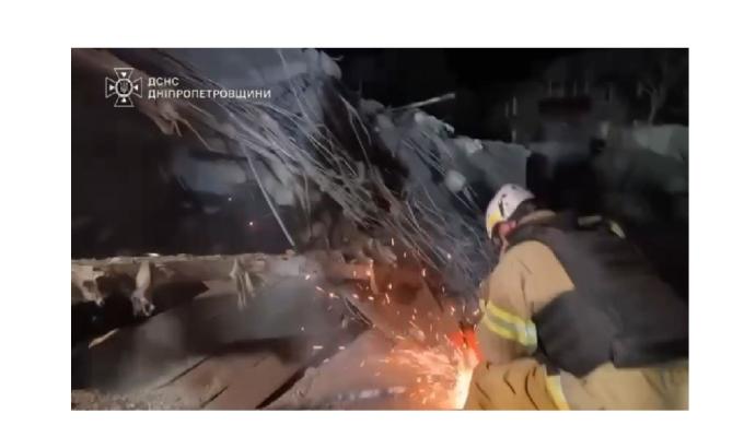 Луганчани схиляють голови в пам'ять про жертв нічної атаки на Дніпро