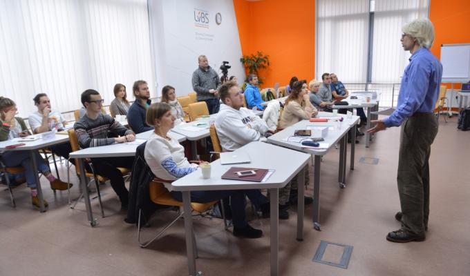 Навчальна програма «Школа амбасадорів миру»