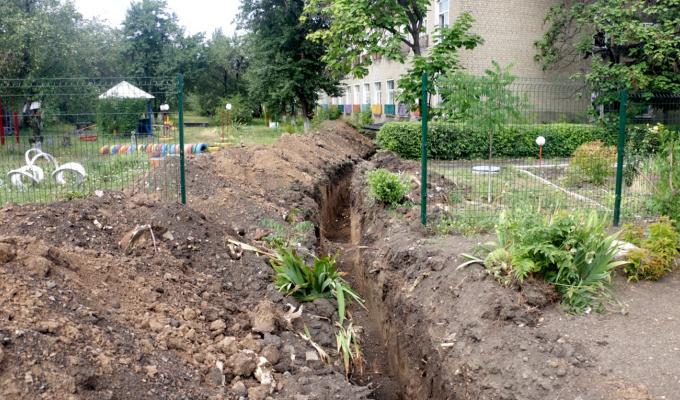 У Новотошківському Попаснянського району завершують роботи з повної заміни водогонів