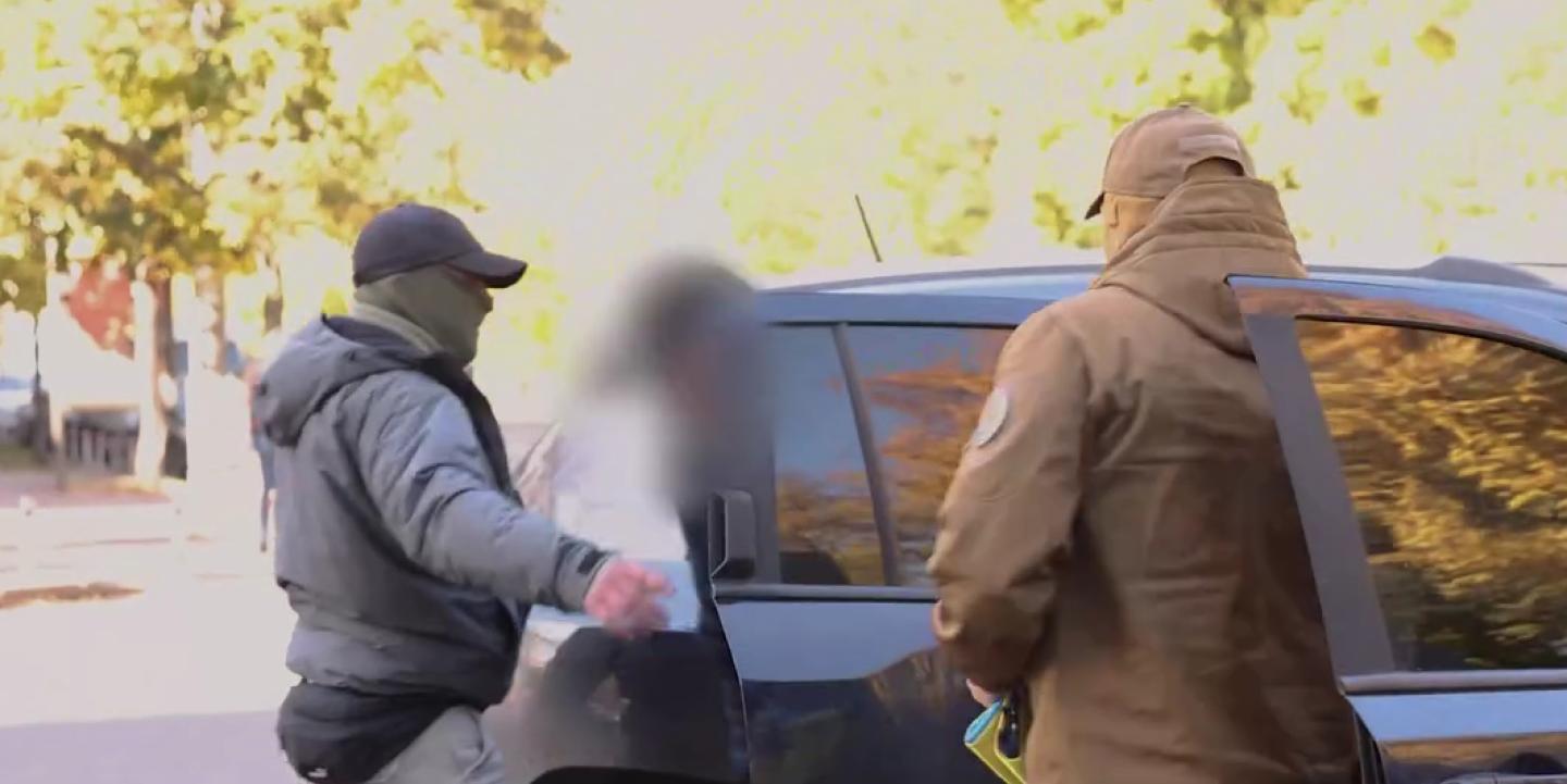 На підконтрольну територію повернули ветерана ЗСУ і діючого нацгвардійця – двох чоловіків, які були бранцям окупантів на Луганщині