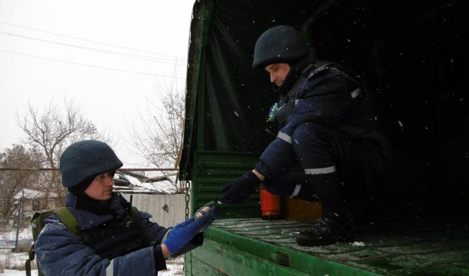 Рятівники Луганщини не припиняють робіт з розмінування