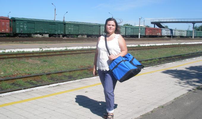 Жителька Луганщини виготовляє сумки за власним дизайном