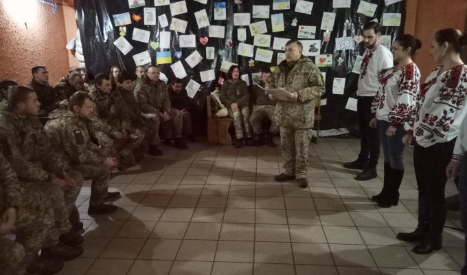 Творчі колективи обласних закладів культури Луганщини радо привітали захисників України із професійним святом – Днем Збройних Сил України!