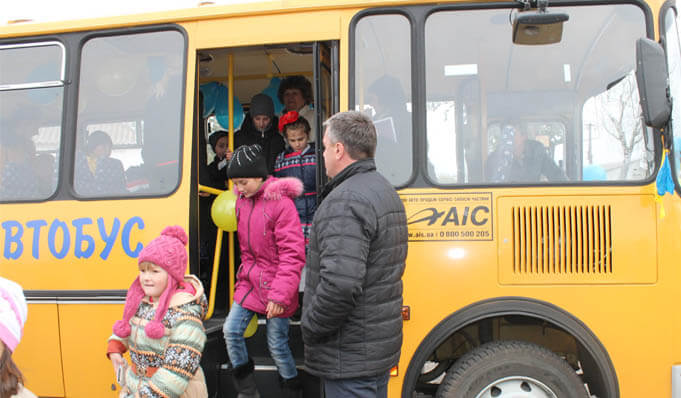 120 школярів зі Станично-Луганського району поїхали відпочивати на Західну Україну