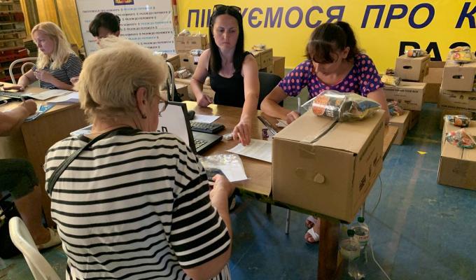 Сєвєродонецький гумхаб у Дніпрі видав за тиждень 1806 продовольчих наборів