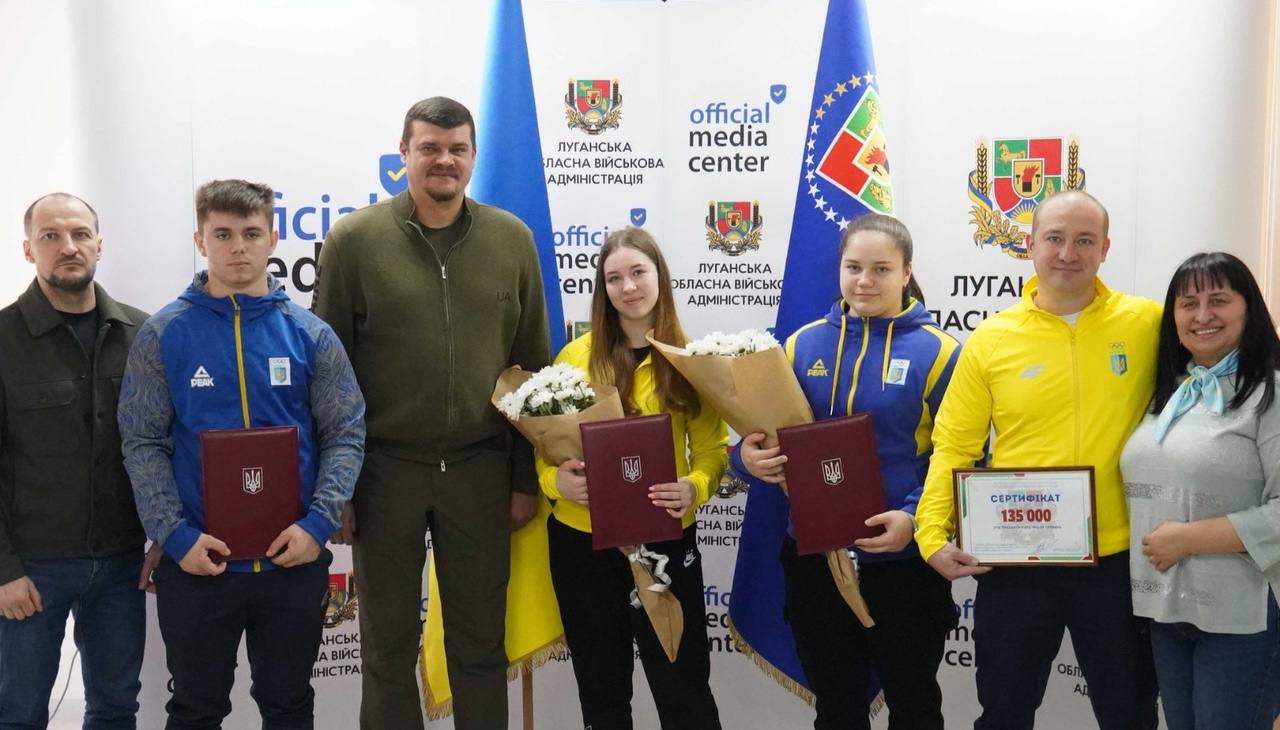 Коли оголошують переможців і звучить ім’я з Луганщини – це величезна гордість для кожного її мешканця! – Артем Лисогор зустрівся зі спортсменами-важкоатлетами