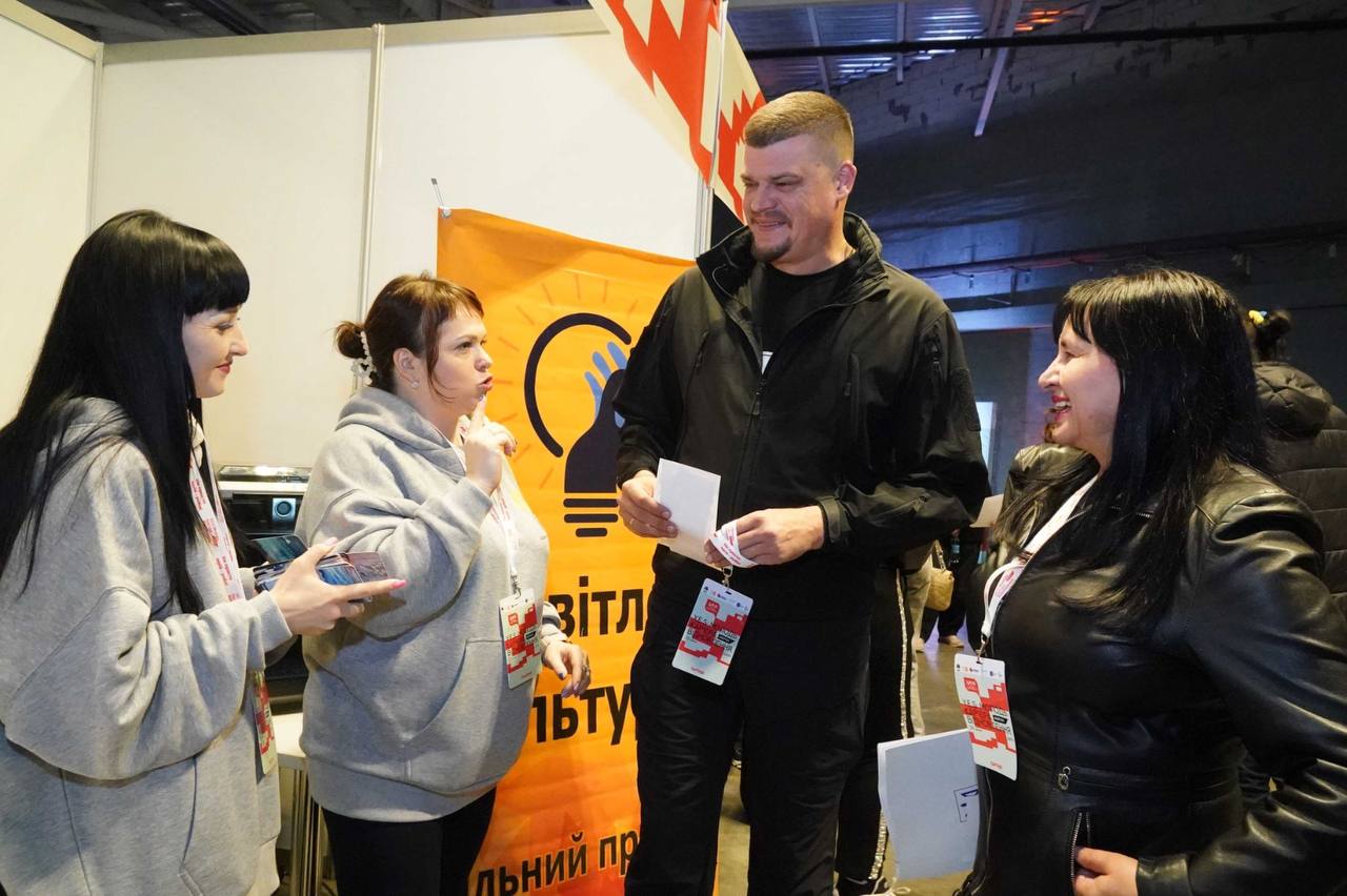 «Наше завдання – вберегти країну, завдання молоді – її розбудовувати», – Артем Лисогор долучився до молодіжного форуму «Y.E.S: Молодь. Кар’єра. Відновлення»