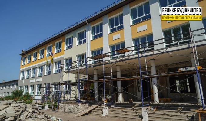 Велике будівництво на Луганщині: Фотозвіт з реконструкції школи-гімназії у Новоайдарі