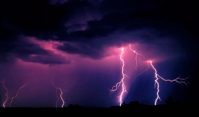 Основні правила поведінки під час грози