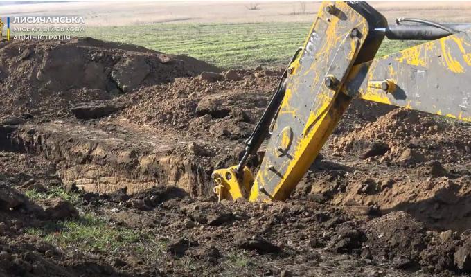 Артем Лисогор проінспектував хід робіт зі зведення лисичанськими комунальниками оборонних споруд на Донеччині