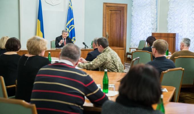 Нічого важливішого, ніж повернення наших додому немає – Президент під час зустрічі із рідними українських полонених