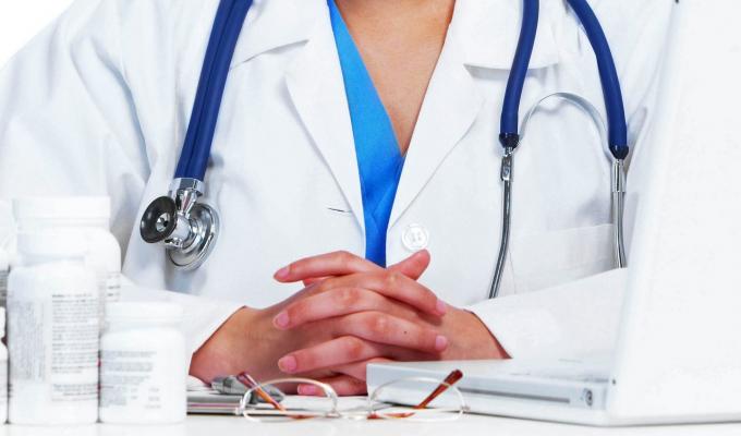 У Сєвєродонецькому гуманітарному хабі в Тернополі переселенців з Луганщини приймає лікар