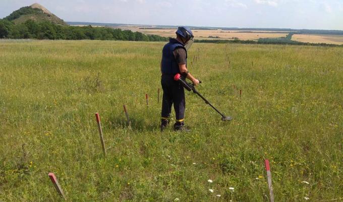 Піротехніками на Луганщині виявлено та вилучено 18 артилерійських снарядів